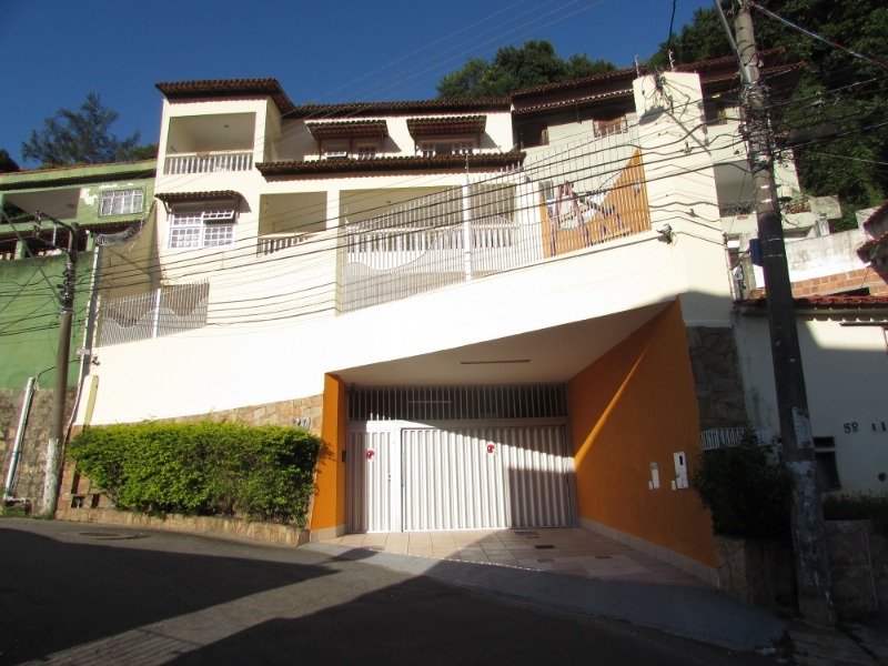 Casa, 4 quartos, 237 m² - Foto 1