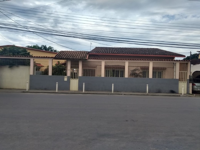 Casa, 6 quartos, 237 m² - Foto 1