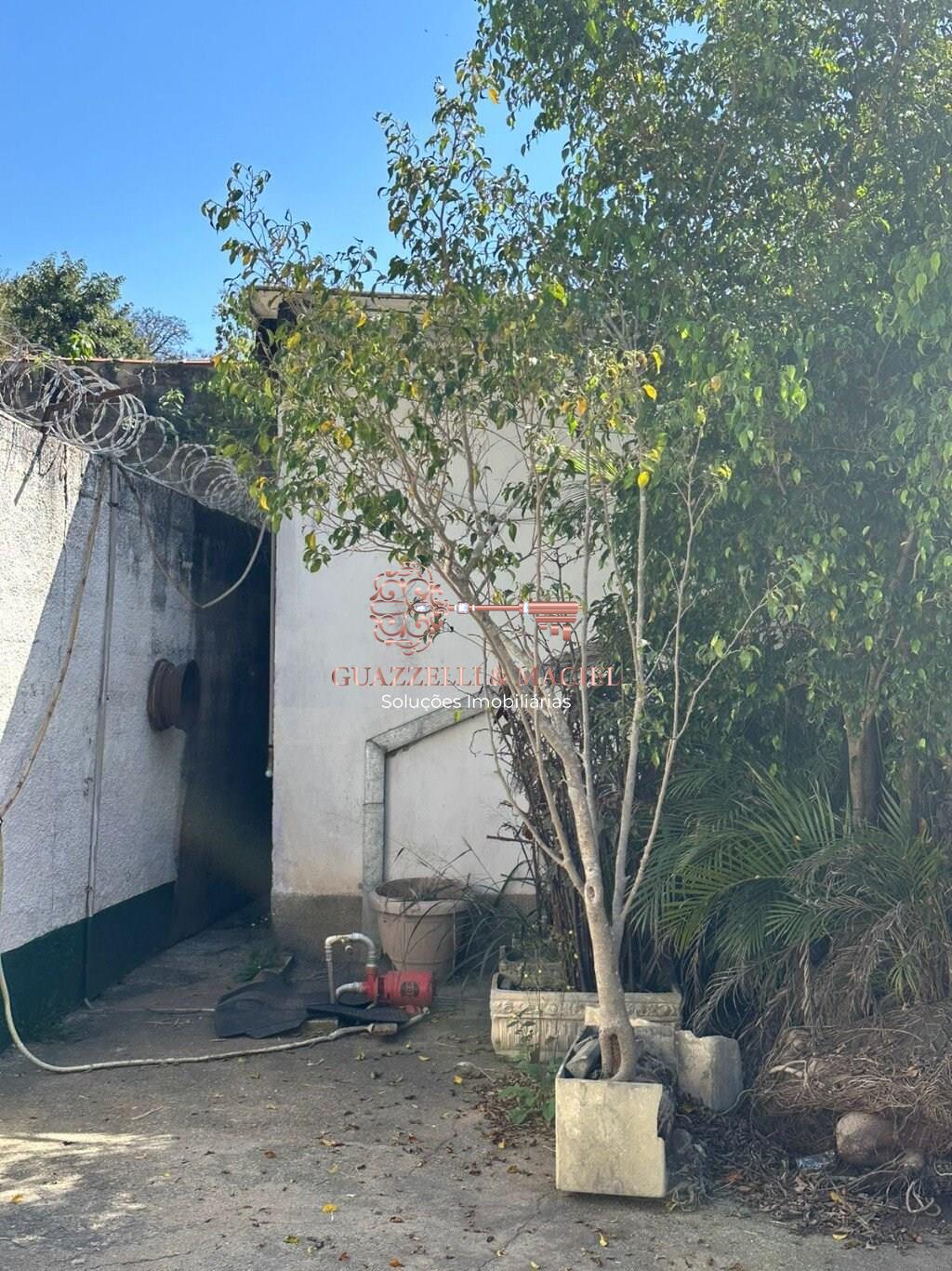 Galp�o de 250m� no Centro de S�o Roque-SP: 3 salas, 2 banheiros, excelente localiza��o!