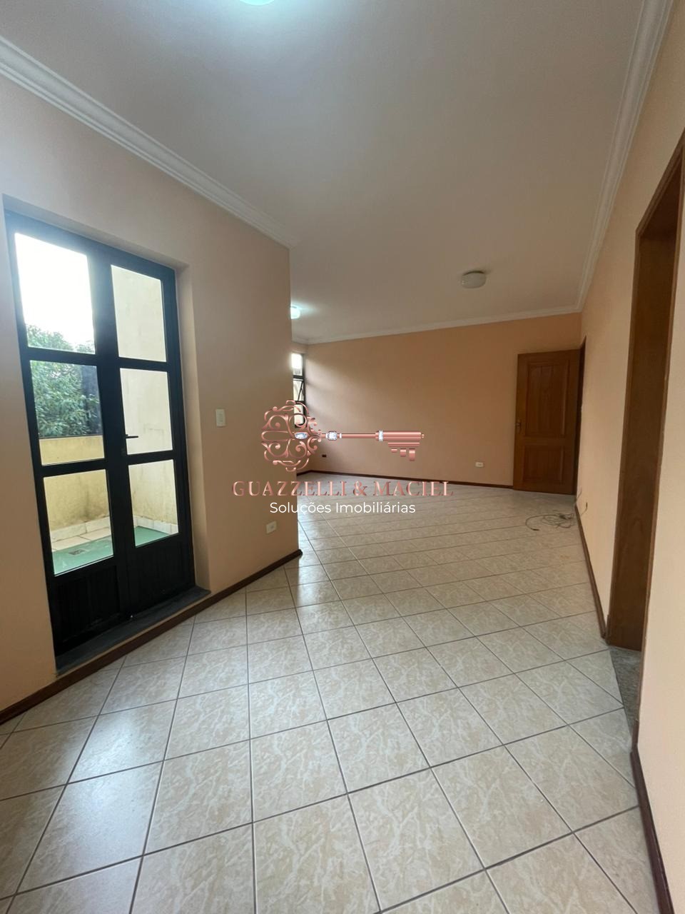 Aluguel de Apartamento de 3 Quartos no Centro de S�o Roque-SP: 1 su�te, 2 salas, 2 banheiros, 1 vaga e 90m�.