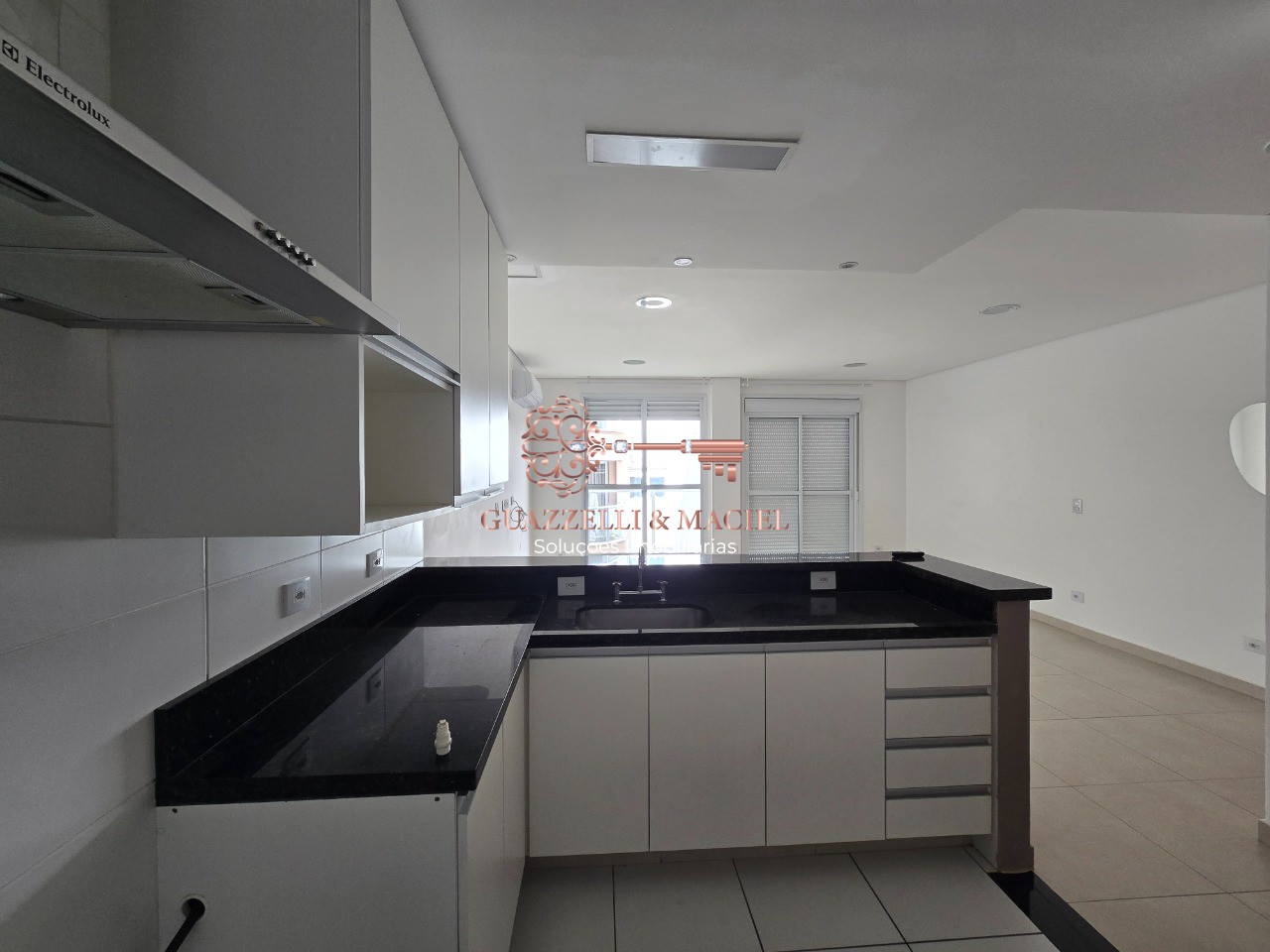 Apartamento em Centro, São Roque - Apartamento à venda no Centro de São Roque-SP: 1 quarto, 1 sala, 1 banheiro, 1 vaga de garagem, 50 m². - Foto 2