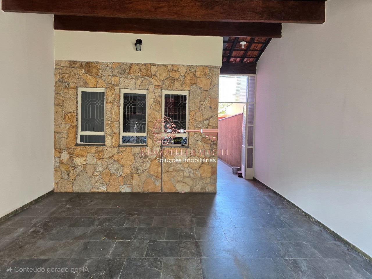 Casa em VILA JUNQUEIRA, SÃO ROQUE - Casa para locação na Vila Junqueira, São Roque-SP: 2 quartos, sala, banheiro, 2 vagas de garagem - 130m² de área. Venha conferir!