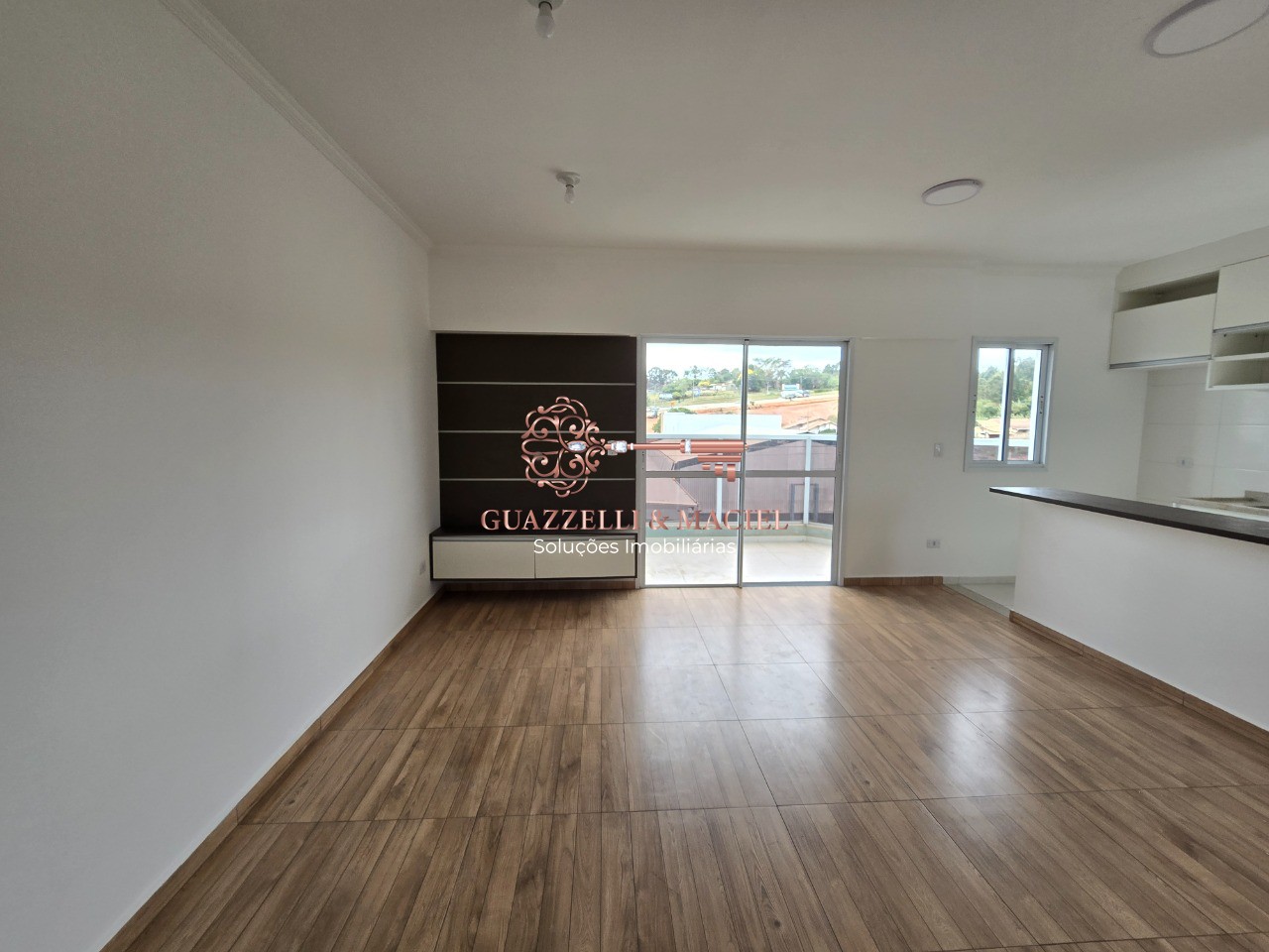 Apartamento para loca��o no Jardim Villa�a, S�o Roque - SP: 2 quartos, 1 su�te, 1 sala, 1 banheiro. Venha conferir!