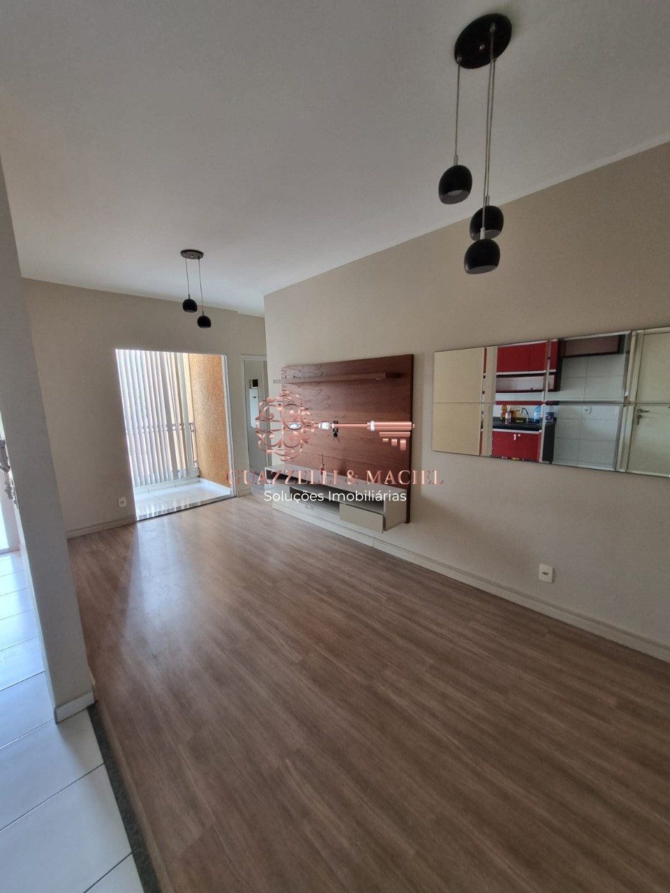 Apartamento em JARDIM CARAMBEÍ, SÃO ROQUE - Apartamento à venda: 2 quartos, 1 suíte, 1 sala, 2 banheiros, 1 vaga na cidade de São Roque-SP, bairro Jardim Carambeí! - Foto 2