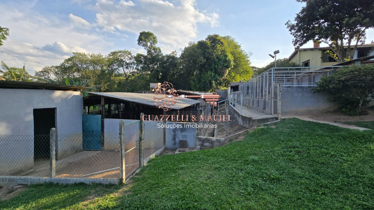 Chácara em PLANALTO VERDE, SÃO ROQUE - Chácara à venda em São Roque-SP, bairro Planalto Verde: 3 quartos, 1 sala, 2 banheiros, 4 vagas de garagem, 200m². - Foto 2