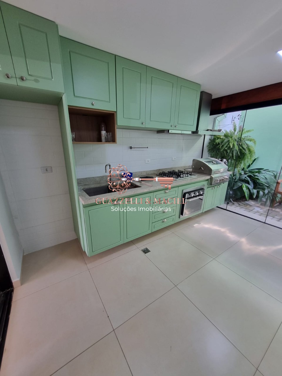 Condominio em TABOÃO, SÃO ROQUE - Casa em condomínio de alto padrão em São Roque-SP, no Taboão: 3 quartos, 1 suíte, 2 salas, 3 banheiros, 2 vagas, 88m². Venda ou locação! - Foto 2