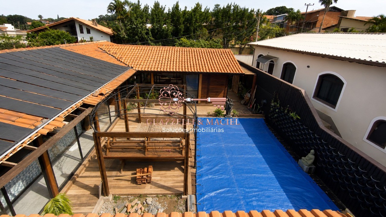 Condominio em JARDIM VILLAÇA, SÃO ROQUE - Casa de alto padrão em condomínio no Jardim Villaça, São Roque-SP: 3 quartos, 3 suítes, 1 banheiro, 2 vagas de garagem, 270m². - Foto 2