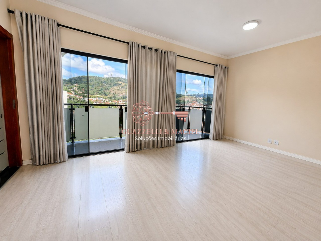 Casa em JARDIM MENY, SÃO ROQUE - Imperdível casa à venda em São Roque-SP, Jardim Meny: 4 quartos, 3 suítes, 1 sala, 4 banheiros, 3 vagas de garagem, 286m²! - Foto 7