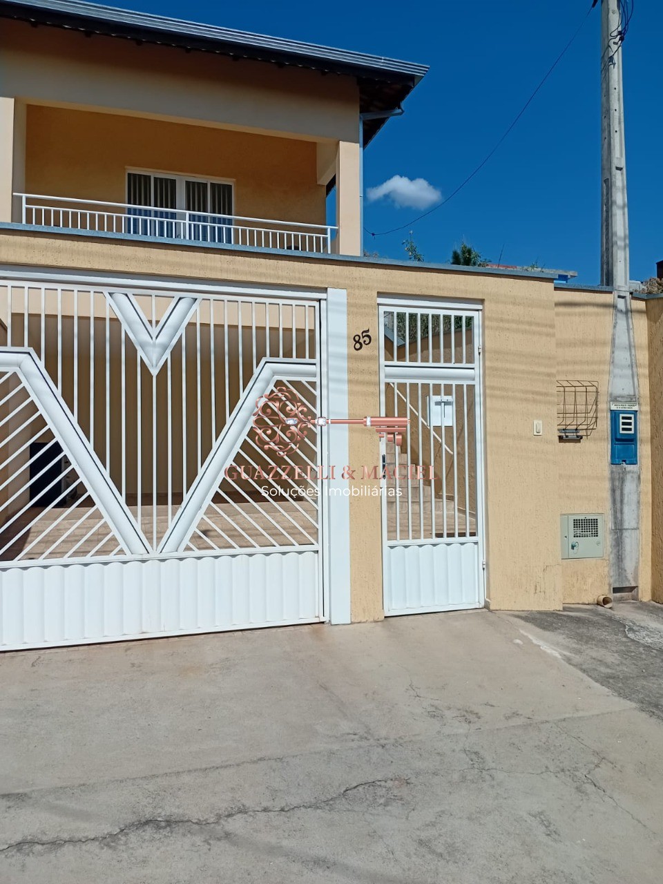 Casa em LOTEAMENTO JARDIM DO SOL (MAILASQUI), SÃO ROQUE - Excelente oportunidade! Casa à venda em São Roque-SP, no bairro Loteamento Jardim do Sol. 3 quartos, 1 suíte, 1 sala, 1 banheiro, 3 vagas de garagem. Confira!