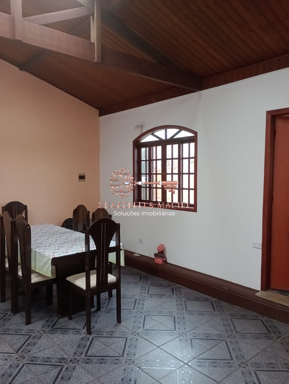 Casa em PAISAGEM COLONIAL, SÃO ROQUE - Imperdível: Casa à venda em São Roque-SP, bairro Paisagem Colonial, 4 quartos, 2 suítes, 1 sala, 3 banheiros, 2 vagas, 257,50 m²!