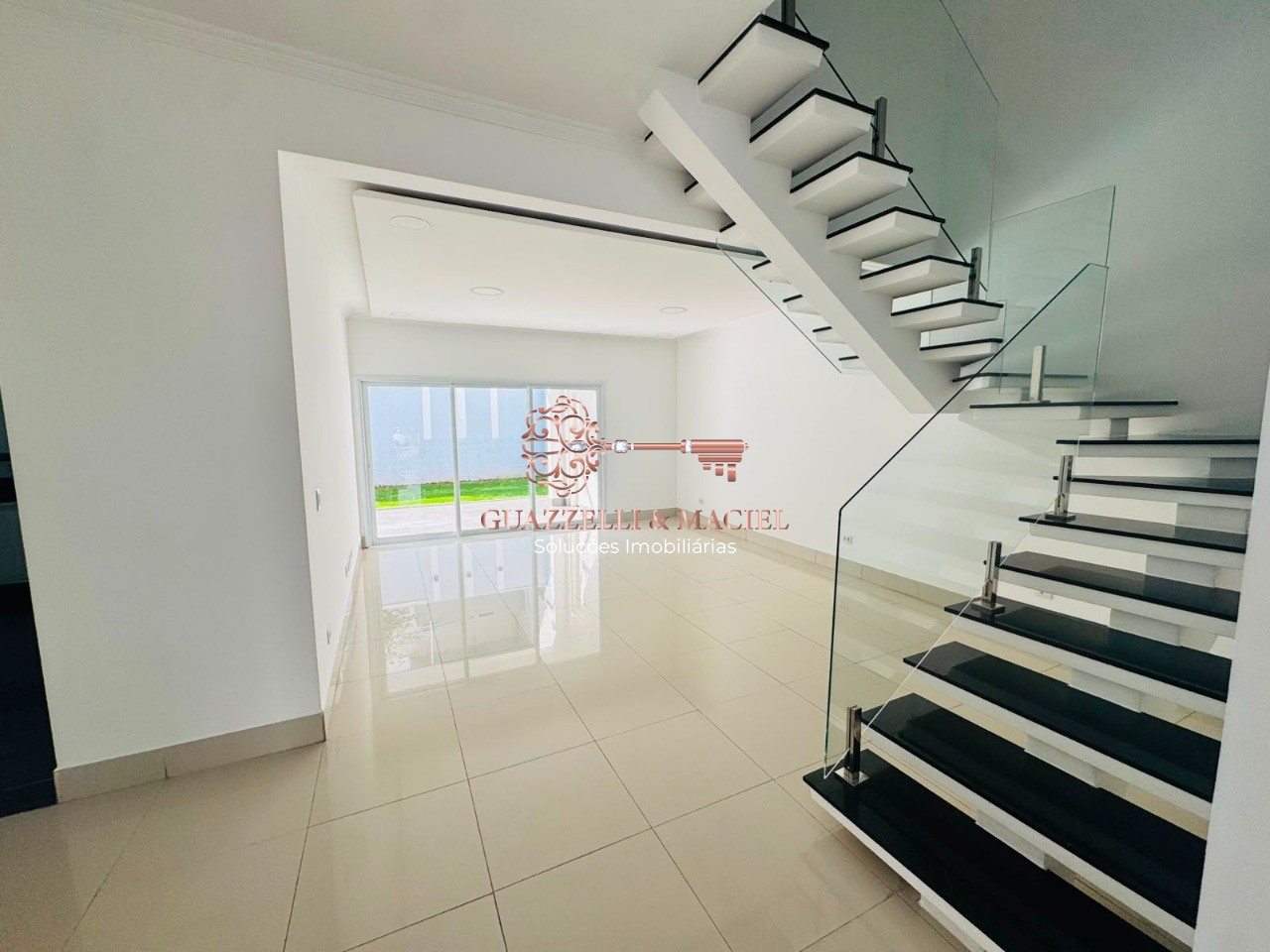Condomínio em LOTEAMENTO VILLA DI ROMA, SÃO ROQUE - Casa em Condomínio de Luxo para Locação em São Roque-SP  3 Quartos, 1 Suíte, 2 Salas, 4 Banheiros, 4 Vagas, 200m² - Foto 4