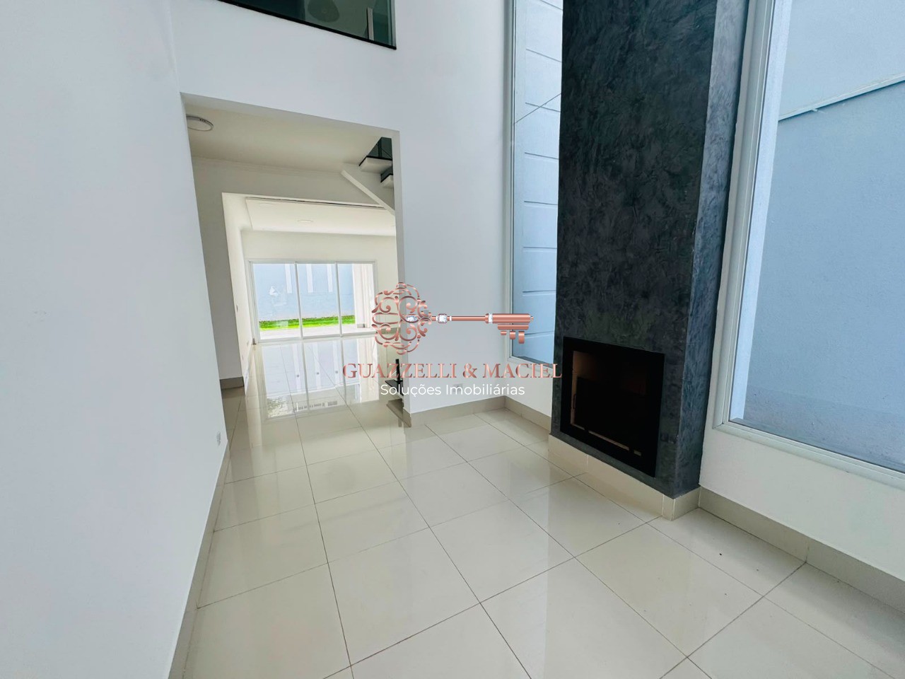 Condomínio em LOTEAMENTO VILLA DI ROMA, SÃO ROQUE - Casa em Condomínio de Luxo para Locação em São Roque-SP  3 Quartos, 1 Suíte, 2 Salas, 4 Banheiros, 4 Vagas, 200m² - Foto 2