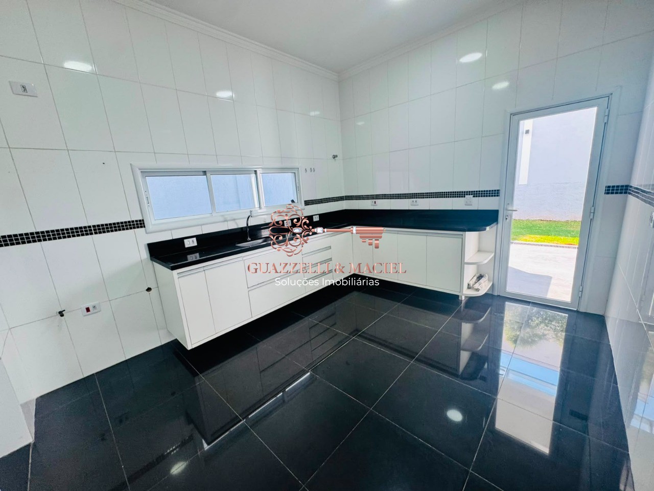 Condomínio em LOTEAMENTO VILLA DI ROMA, SÃO ROQUE - Casa em Condomínio de Luxo para Locação em São Roque-SP  3 Quartos, 1 Suíte, 2 Salas, 4 Banheiros, 4 Vagas, 200m² - Foto 7