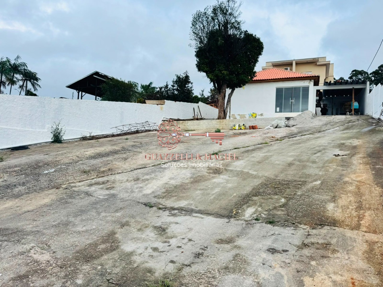 salao em SOROCABANA, MAIRINQUE - Salão Comercial de Alto Padrão na Sorocabana: 1 sala, 2 banheiros, 25 vagas de garagem, 120m² - Mairinque-SP. - Foto 1