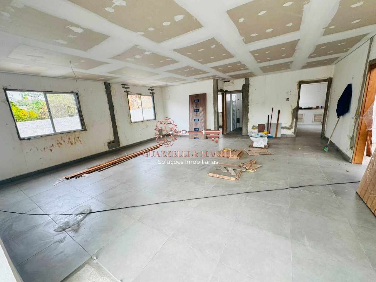 salao em SOROCABANA, MAIRINQUE - Salão Comercial de Alto Padrão na Sorocabana: 1 sala, 2 banheiros, 25 vagas de garagem, 120m² - Mairinque-SP. - Foto 2