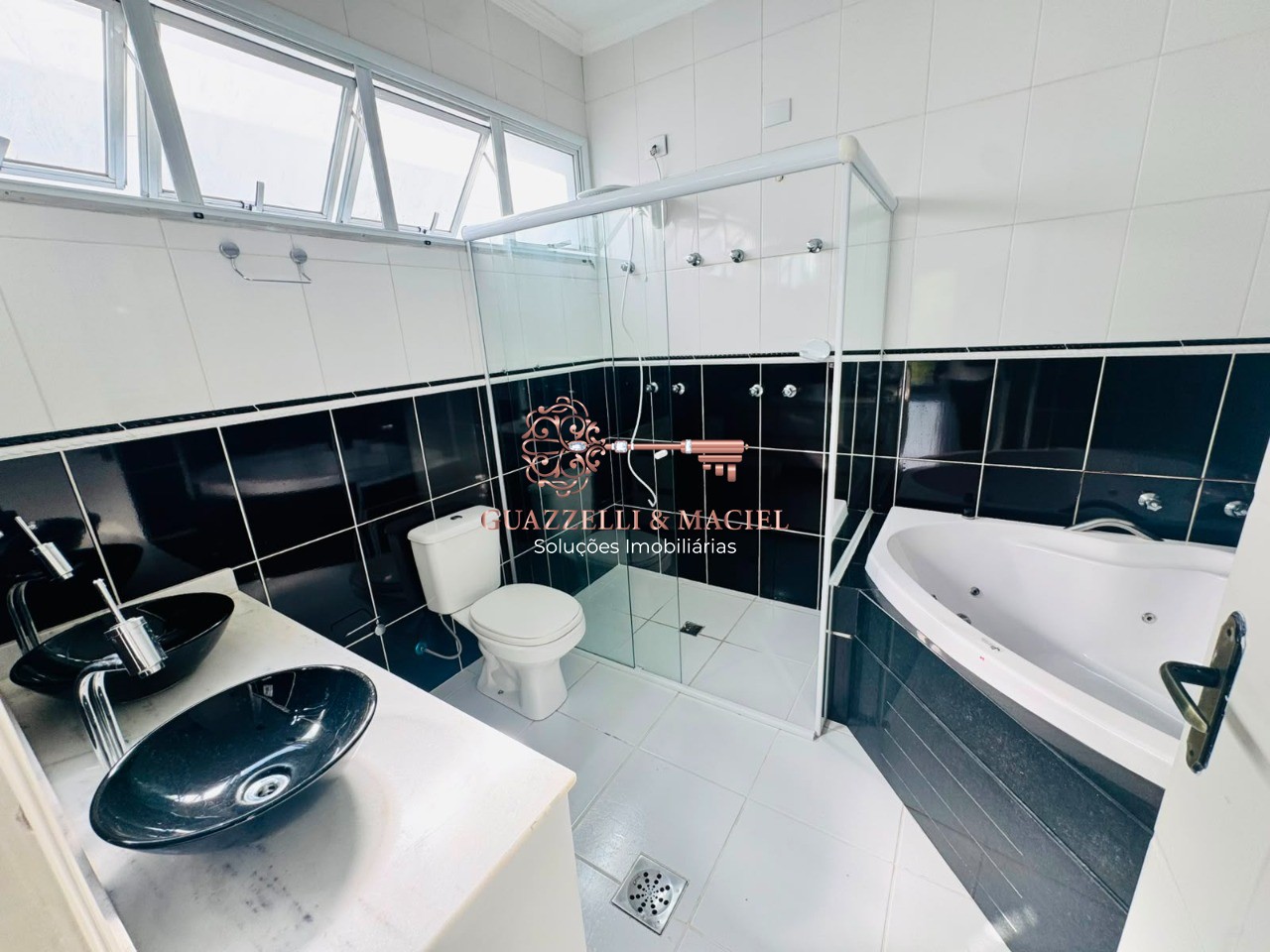 Condomínio em LOTEAMENTO VILLA DI ROMA, SÃO ROQUE - Casa em Condomínio de Luxo para Locação em São Roque-SP  3 Quartos, 1 Suíte, 2 Salas, 4 Banheiros, 4 Vagas, 200m² - Foto 14