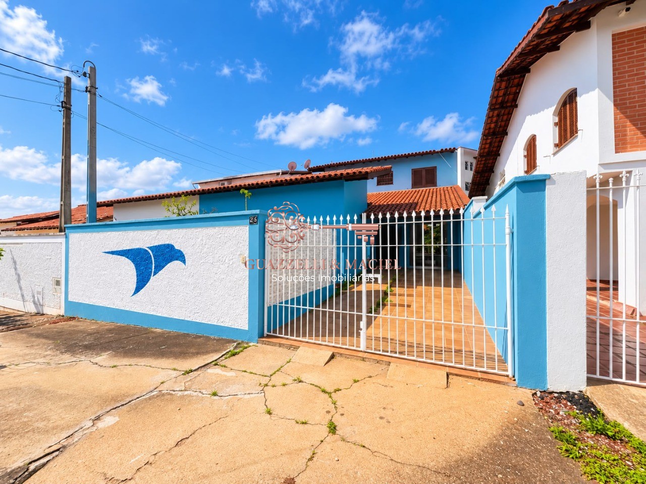 Casa em JARDIM FLÓRIDA, SÃO ROQUE - Maravilhosa casa à venda em São Roque-SP, Jardim Flórida: 3 quartos, 1 suíte, 2 salas, 4 banheiros, 2 vagas, 184,58m²