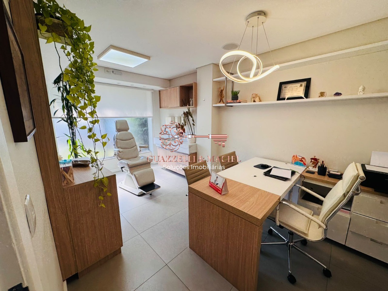 Comercial no CENTRO, SÃO ROQUE - Aluguel de Sala Comercial no Centro de São Roque-SP: 1 Sala, 1 Vaga de Garagem, 20m² de Área Disponível!