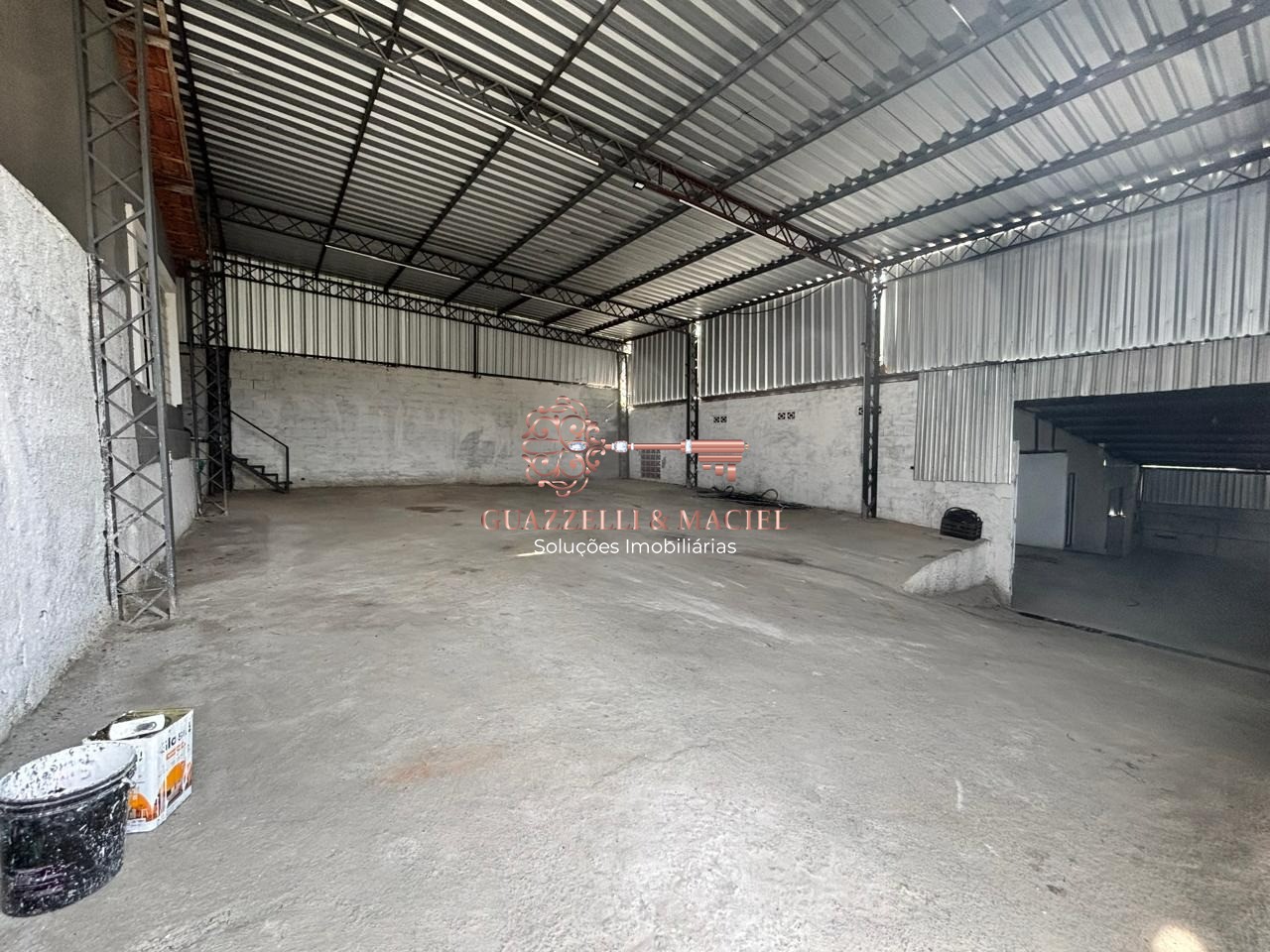 galpao em JARDIM CONCEIÇÃO, SÃO ROQUE - Galpão para Locação de Alto Padrão no Jardim Conceição, São Roque-SP: 2 Salas, 3 Banheiros, 3 Vagas e 600m² de Área.