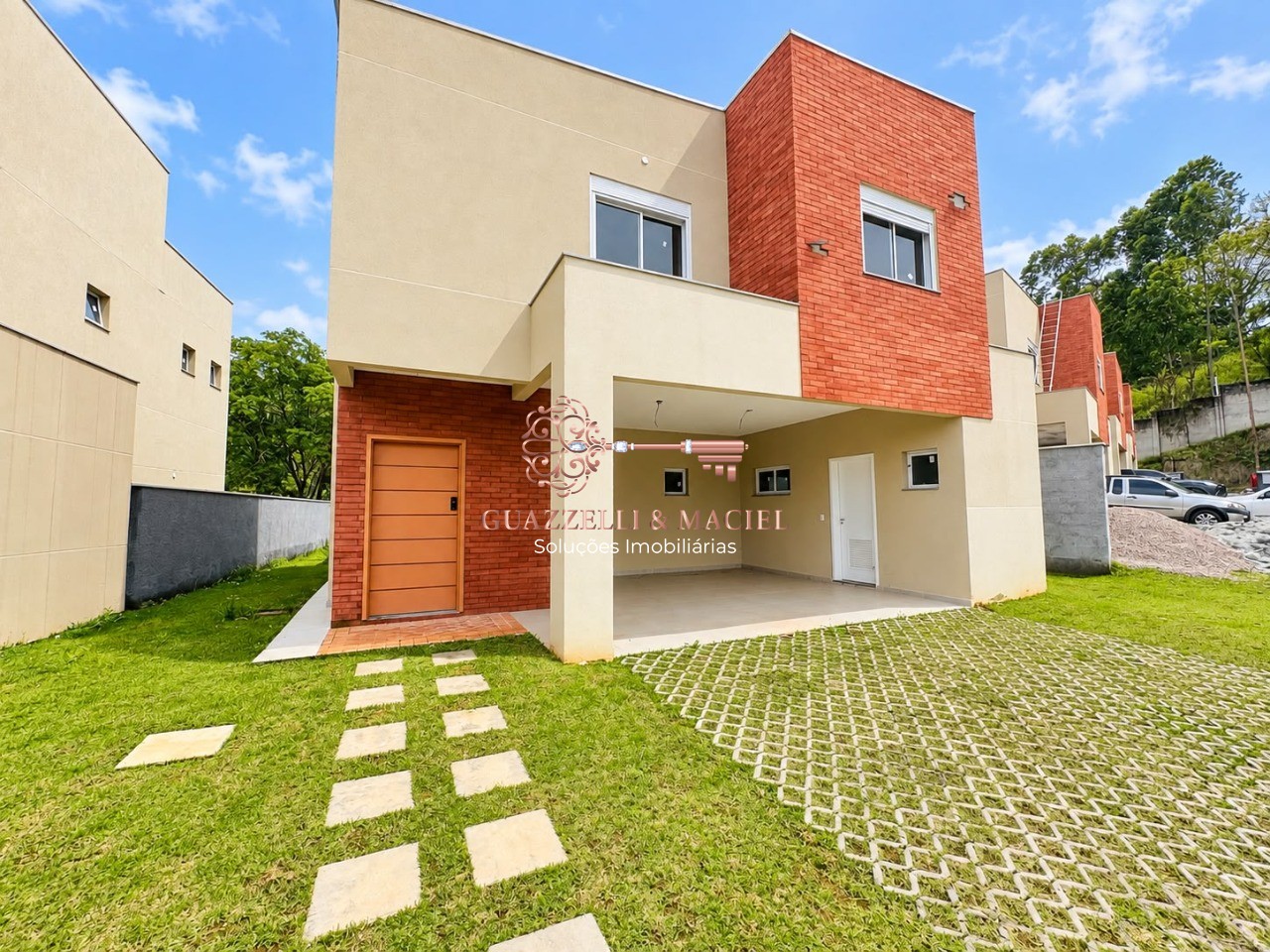 Condominio em VILA SANTO ANTÔNIO, SÃO ROQUE - Oportunidade: Casa em Condomínio de Luxo em Vila Santo Antônio, São Roque-SP - 3 quartos, 3 suítes, 2 salas, 5 banheiros, 4 vagas, 188m²