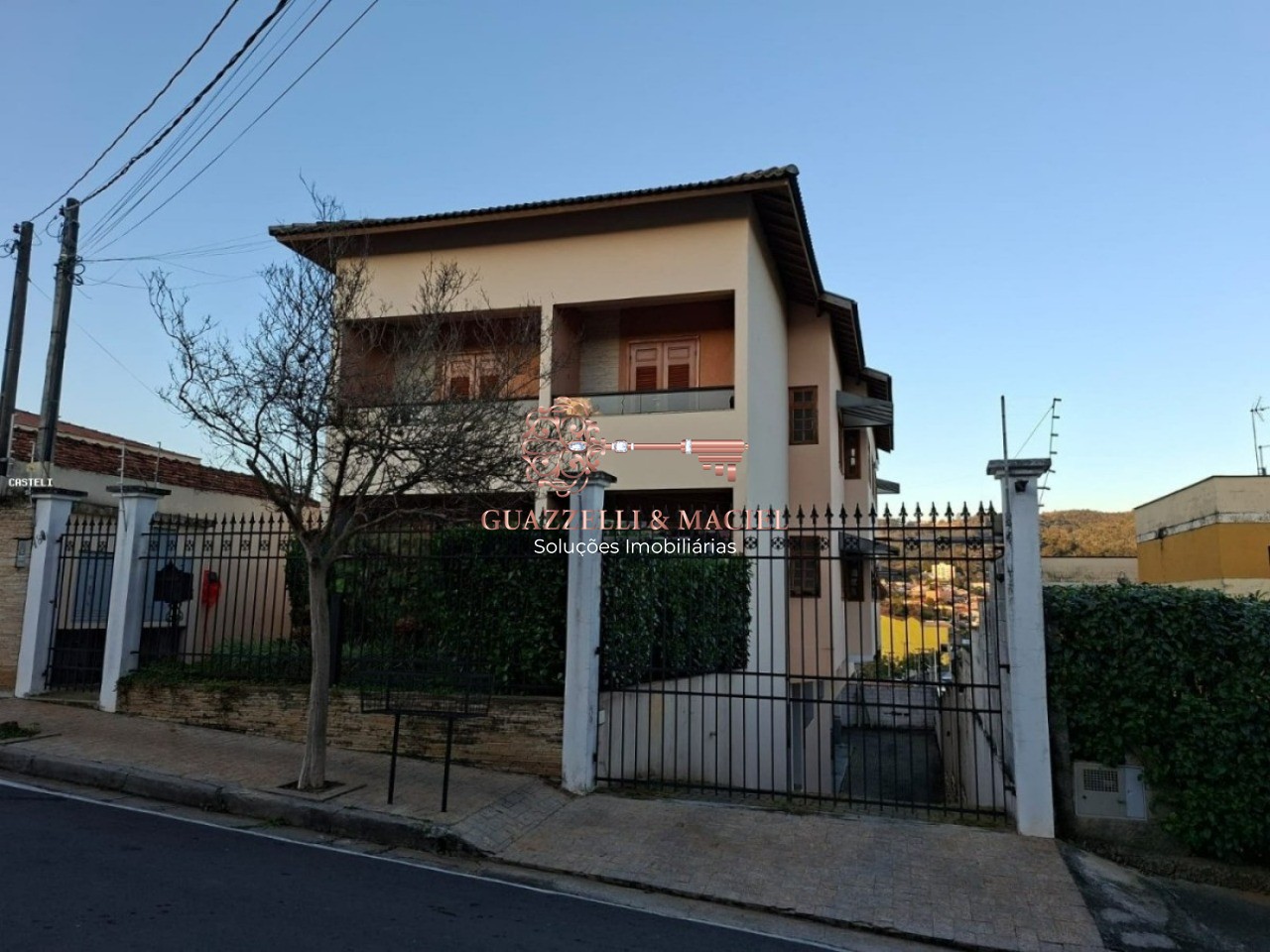 Apartamento em VILA IRENE, São Roque - Imperdível: Apartamento para locação na Vila Irene em São Roque-SP, com 3 quartos, 1 suíte, 2 salas, 2 banheiros, 2 vagas de garagem e 100m² de área!
