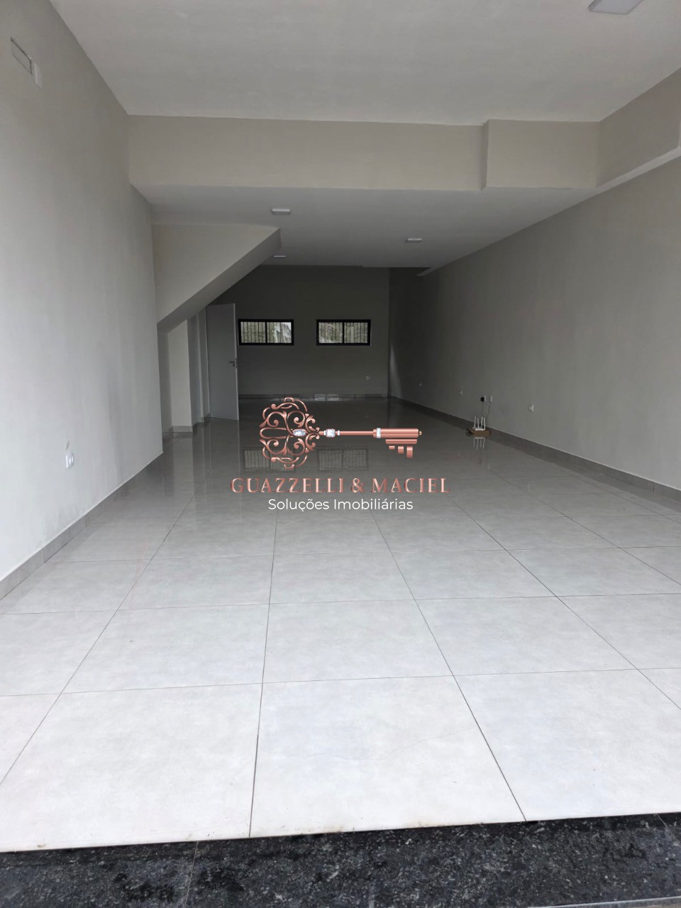 salao em CENTRO, SÃO ROQUE - Salão Comercial para Locação no Centro de São Roque-SP: 1 sala, 2 banheiros, 3 vagas de garagem, 100m² de área. Venha conferir! - Foto 7