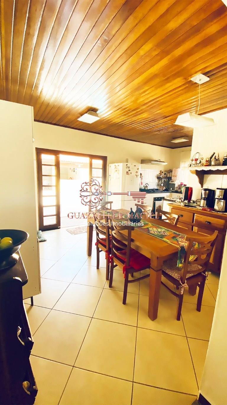 Casa em Marmeleiro, Mairinque - Imperdível oportunidade: Casa à venda em Mairinque-SP, bairro Marmeleiro, 2 quartos, 1 suíte, 2 salas, 3 banheiros, 4 vagas de garagem, 179 m². - Foto 15