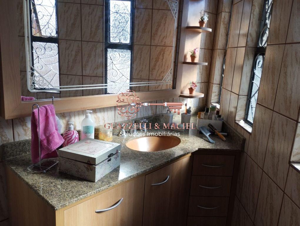 Casa em Centro, Mairinque - Imperdível oportunidade! Casa à venda em Mairinque-SP, no Centro, com 3 quartos, 1 suíte, 2 salas, 3 banheiros, 2 vagas de garagem e 220m². - Foto 11