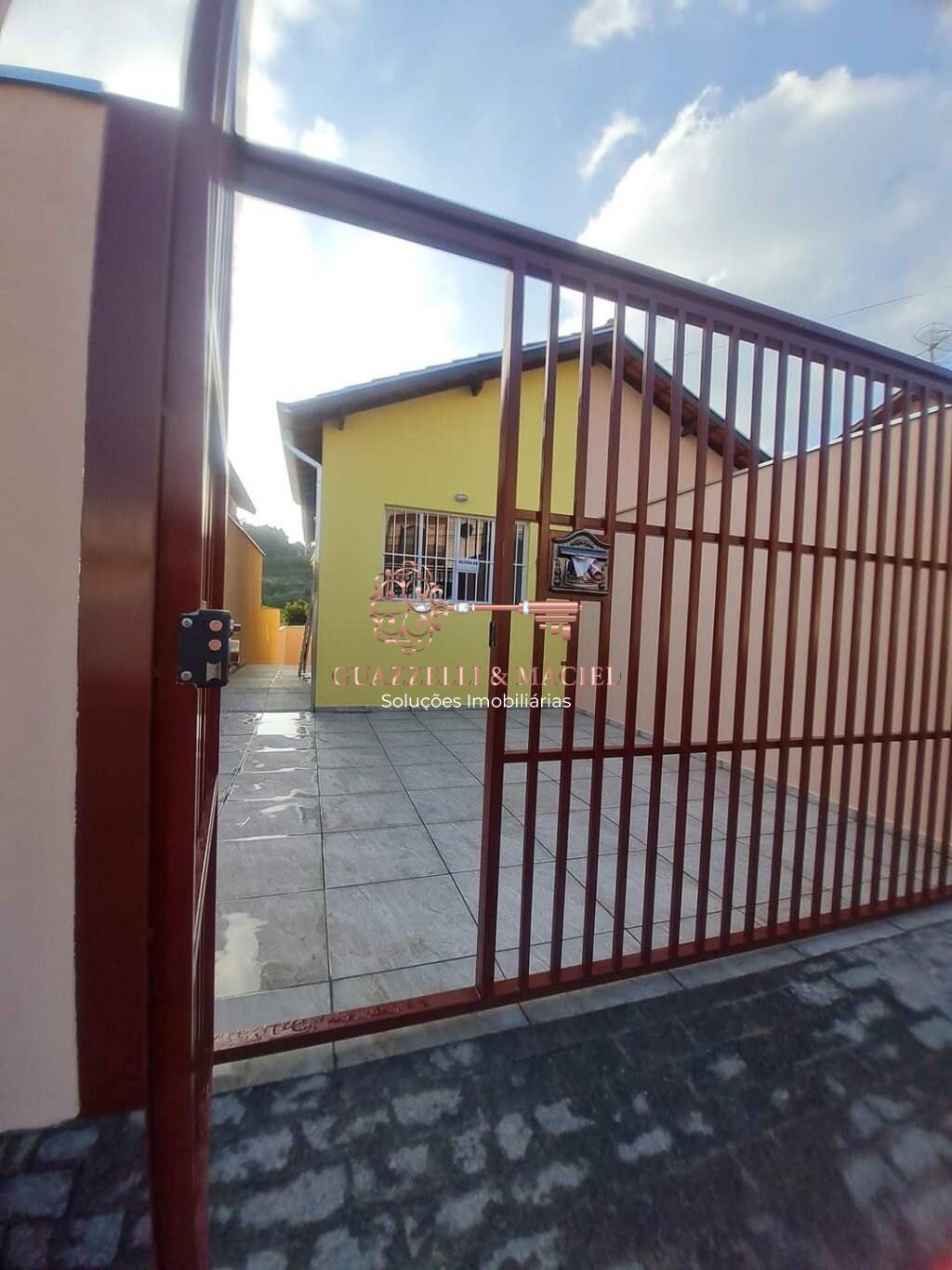 sobrado em Vila Santo Antônio, São Roque - Sobrado para locação na Vila Santo Antônio em São Roque-SP: 3 quartos, 1 suíte, 1 sala, 2 banheiros, 2 vagas de garagem!