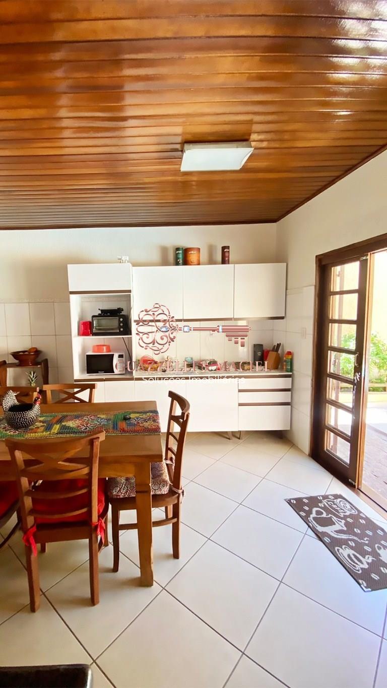 Casa em Marmeleiro, Mairinque - Imperdível oportunidade: Casa à venda em Mairinque-SP, bairro Marmeleiro, 2 quartos, 1 suíte, 2 salas, 3 banheiros, 4 vagas de garagem, 179 m². - Foto 8