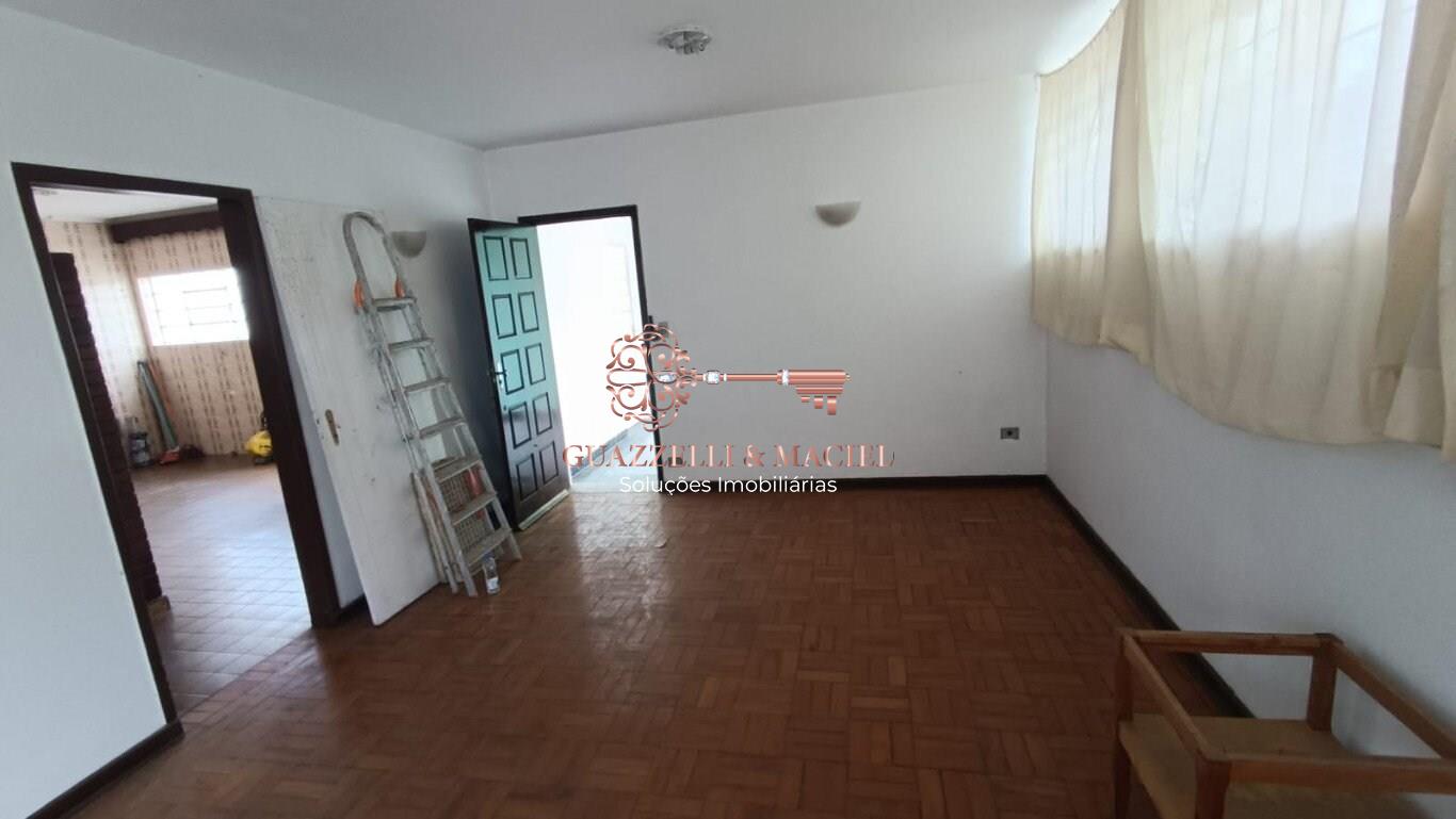 Casa em Centro, São Roque - Espaçosa casa à venda no Centro de São Roque-SP: 4 quartos, 1 suíte, 3 banheiros, 3 vagas de garagem, 280 m² - Foto 2
