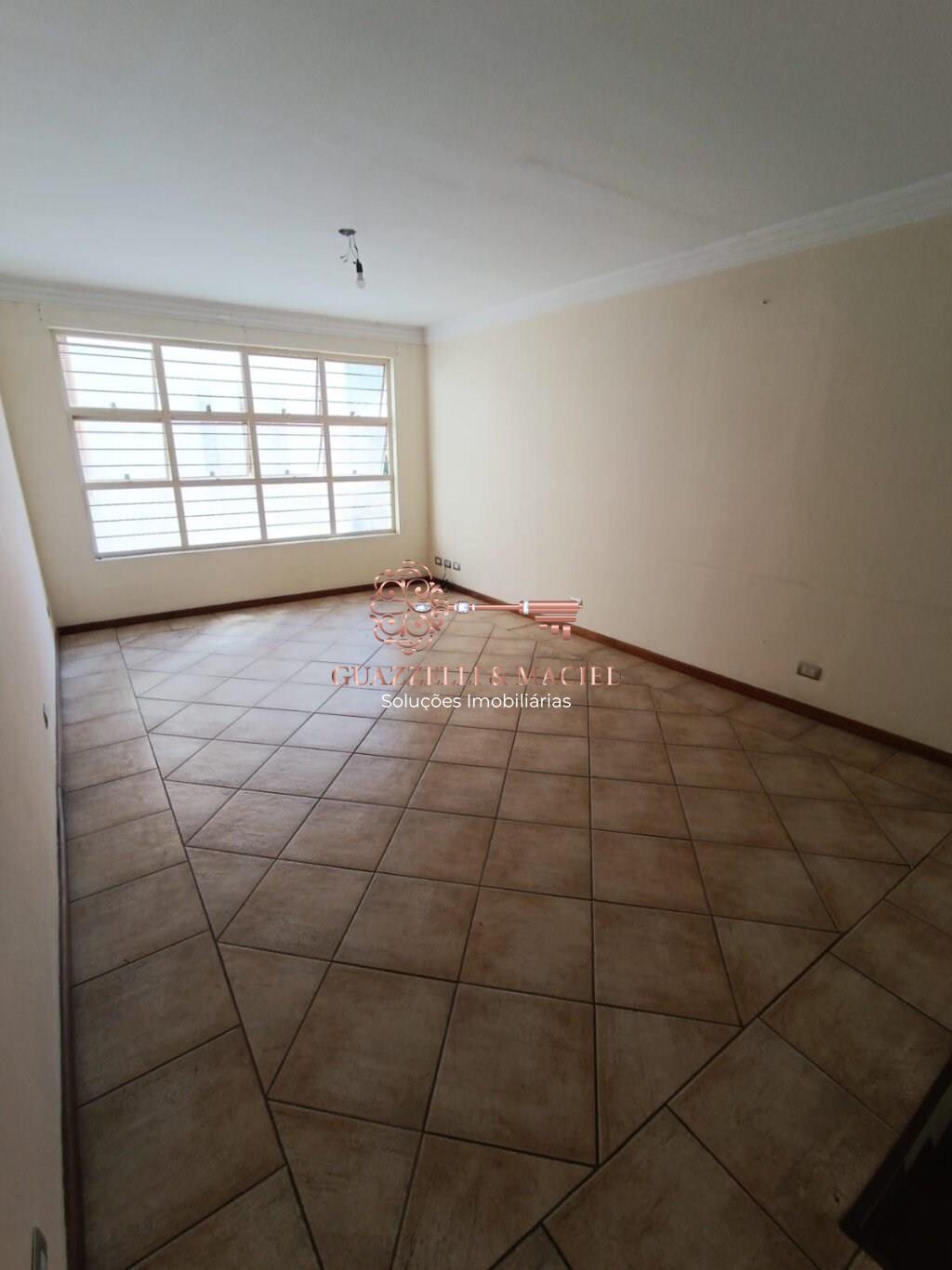 Casa Comercial de 3 Quartos no Centro de S�o Roque-SP: 2 Su�tes, Sala Amplia e 130m� de �rea!