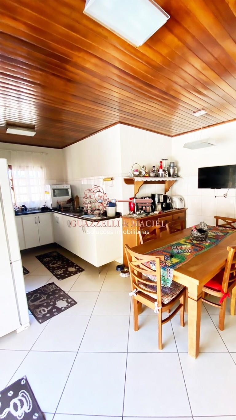 Casa em Marmeleiro, Mairinque - Imperdível oportunidade: Casa à venda em Mairinque-SP, bairro Marmeleiro, 2 quartos, 1 suíte, 2 salas, 3 banheiros, 4 vagas de garagem, 179 m². - Foto 5