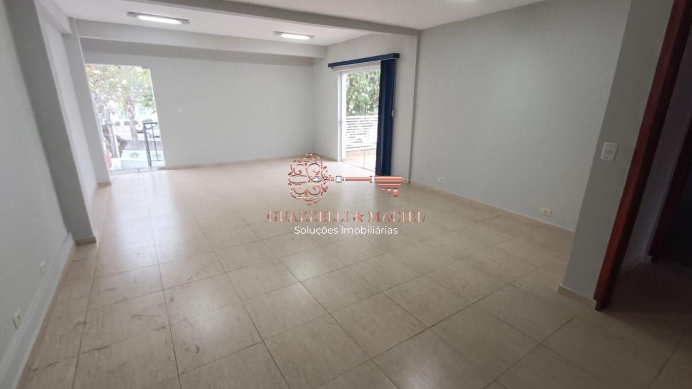 Casa Comercial para Locao no Centro de So Roque-SP: 1 Quarto, 4 Salas, 4 Banheiros, 3 Vagas de Garagem!