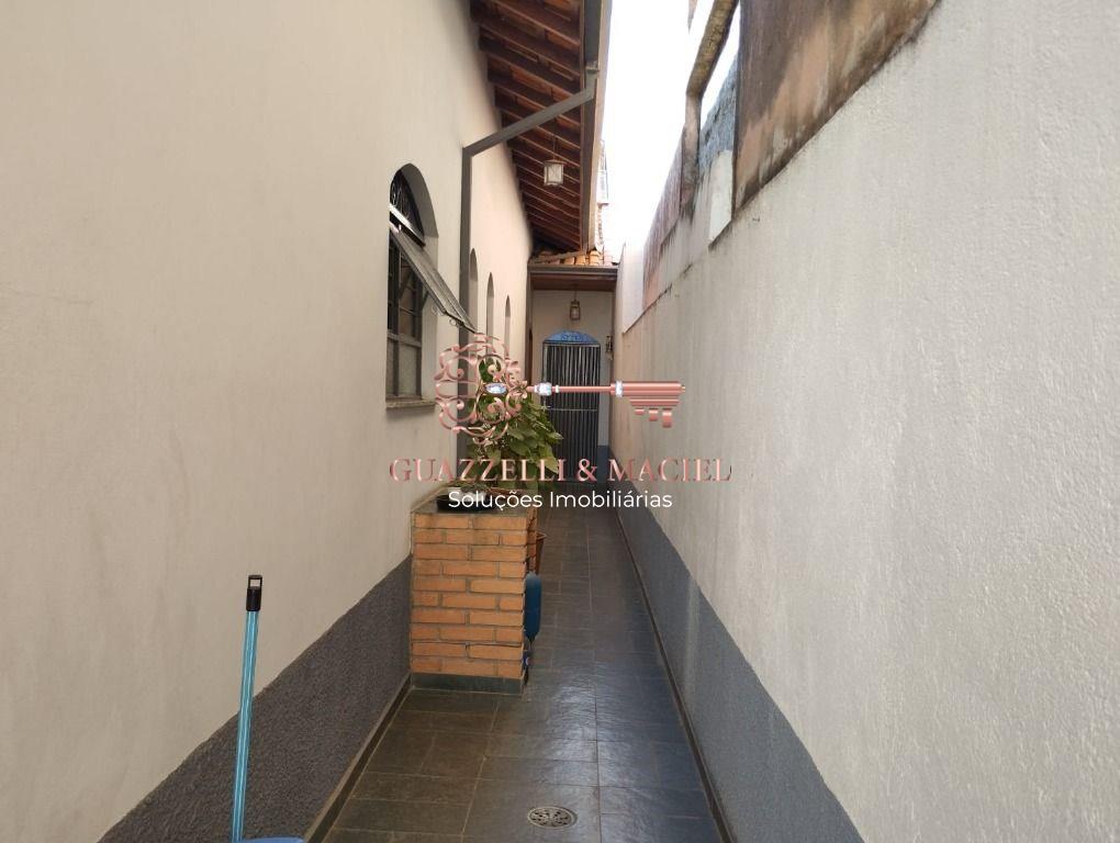 Casa em Centro, Mairinque - Imperdível oportunidade! Casa à venda em Mairinque-SP, no Centro, com 3 quartos, 1 suíte, 2 salas, 3 banheiros, 2 vagas de garagem e 220m². - Foto 10