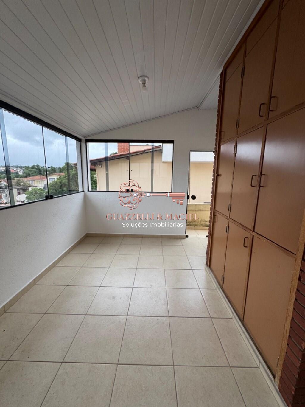 Casa em Centro, São Roque - Casa à venda no Centro de São Roque-SP com 2 quartos, 1 sala, 1 banheiro e 4 vagas de garagem! - Foto 2