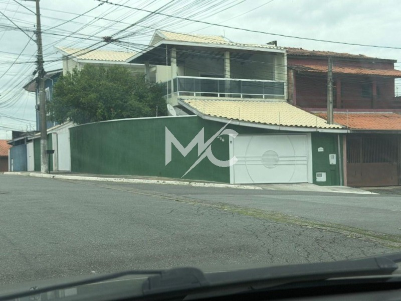 Casa, 3 quartos, 242 m² - Foto 1