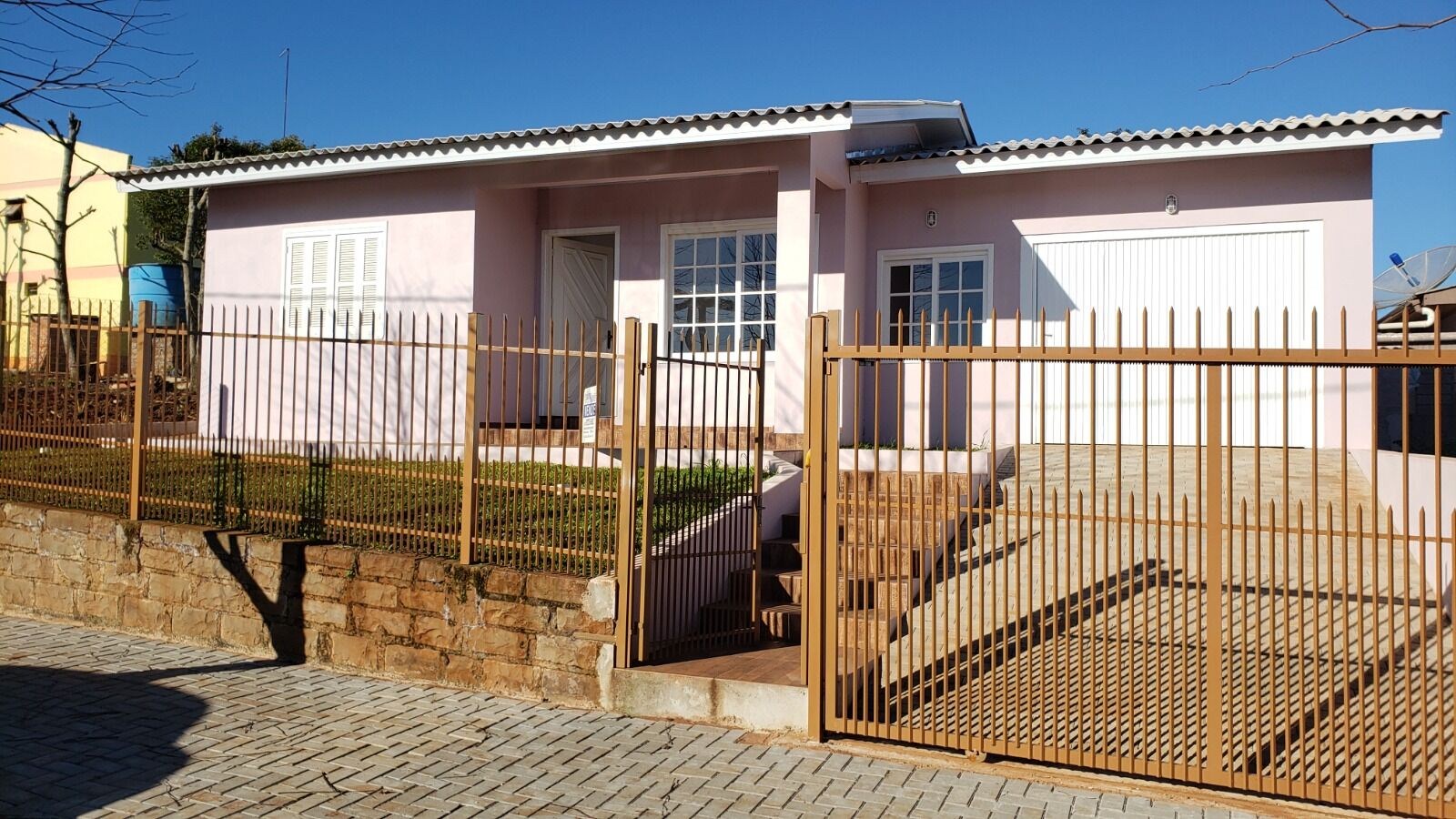 Casa à venda com 2 quartos, 96m² - Foto 1