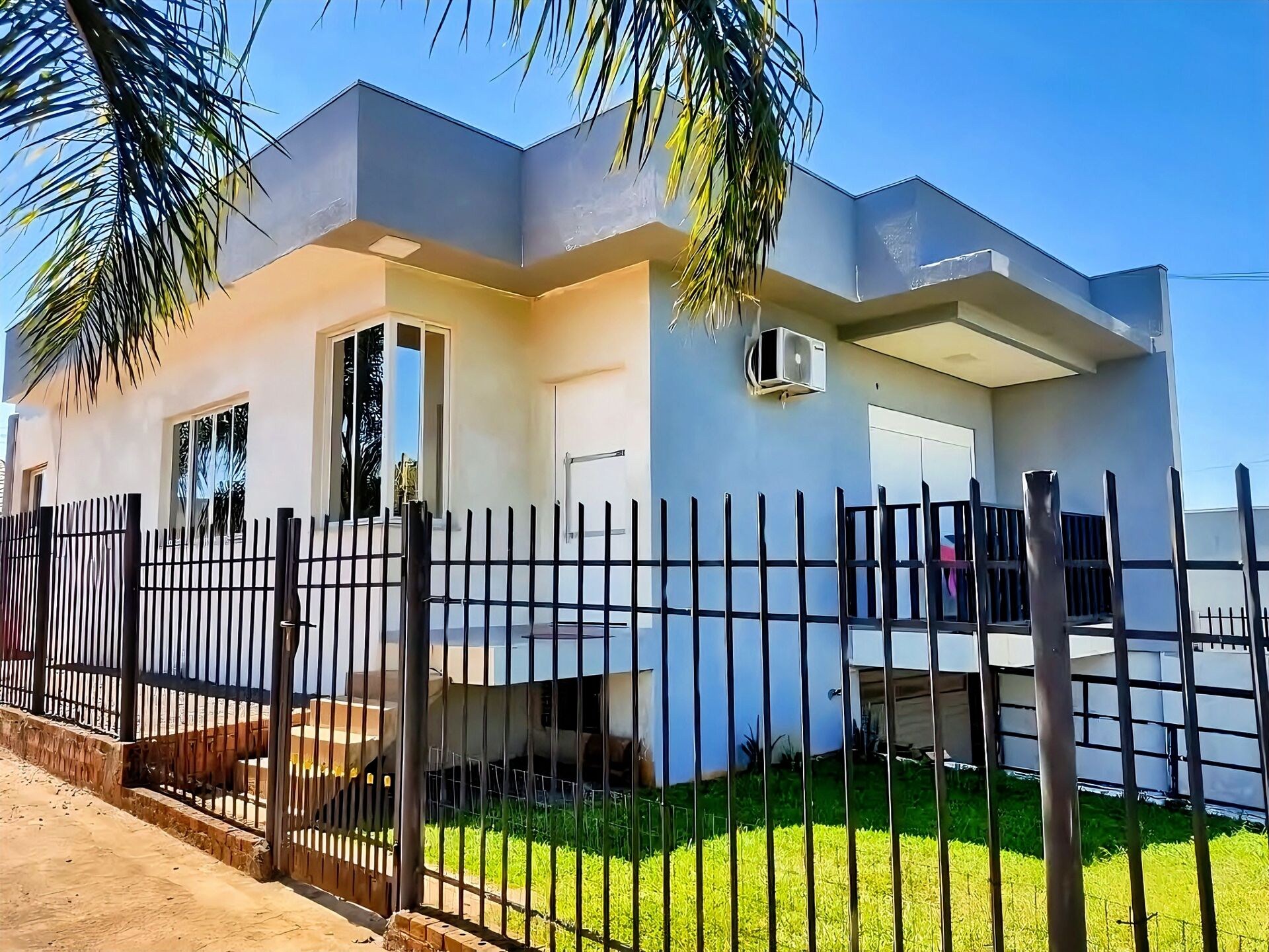 Casa à venda com 1 quarto, 200m² - Foto 1