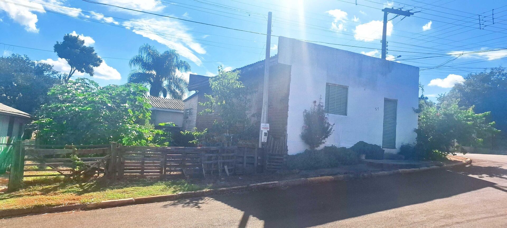 Casa à venda com 2 quartos, 70m² - Foto 1