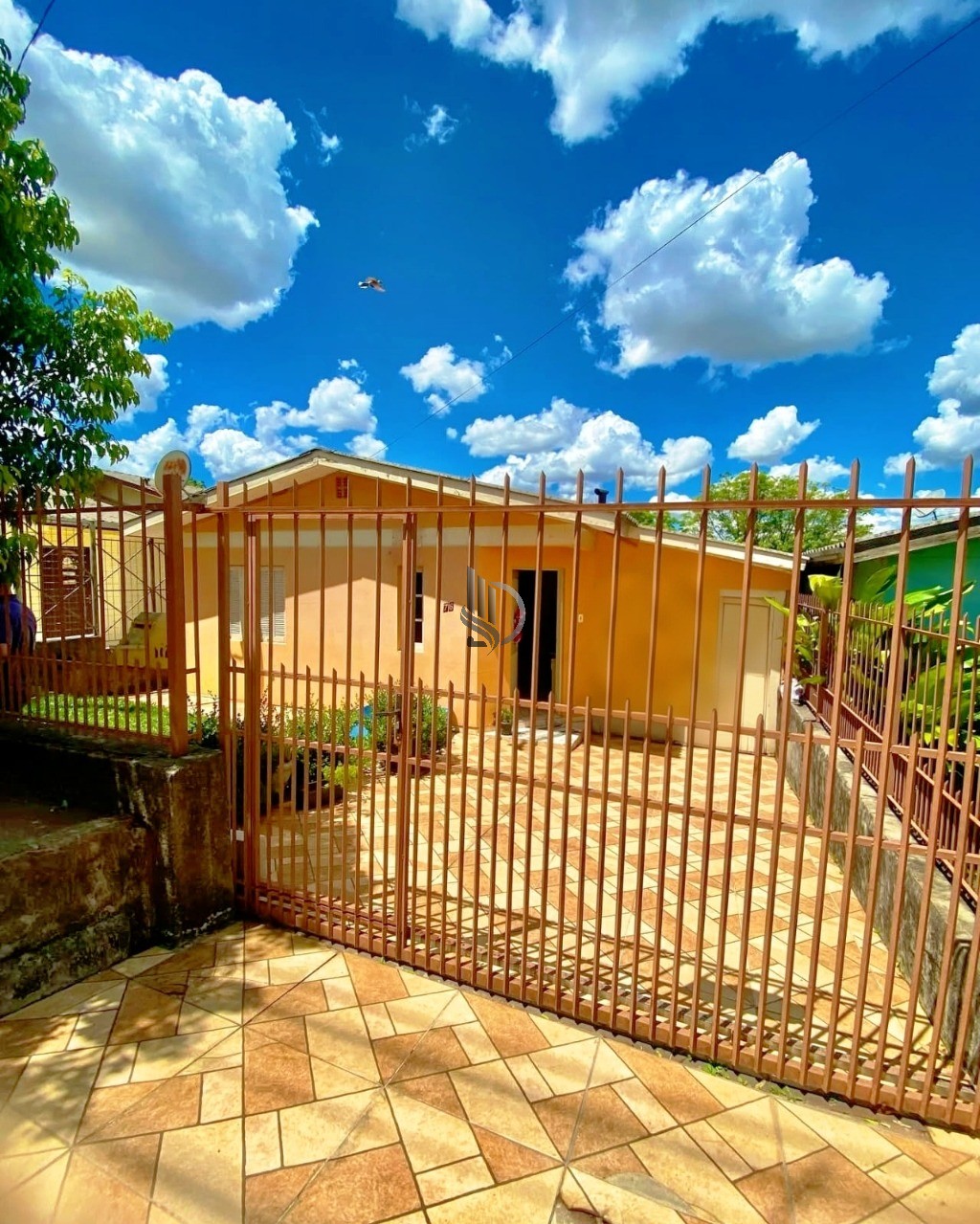 Casa à venda com 3 quartos, 100m² - Foto 1