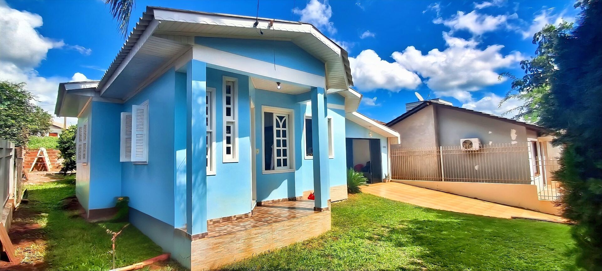 Casa à venda com 2 quartos, 105m² - Foto 1