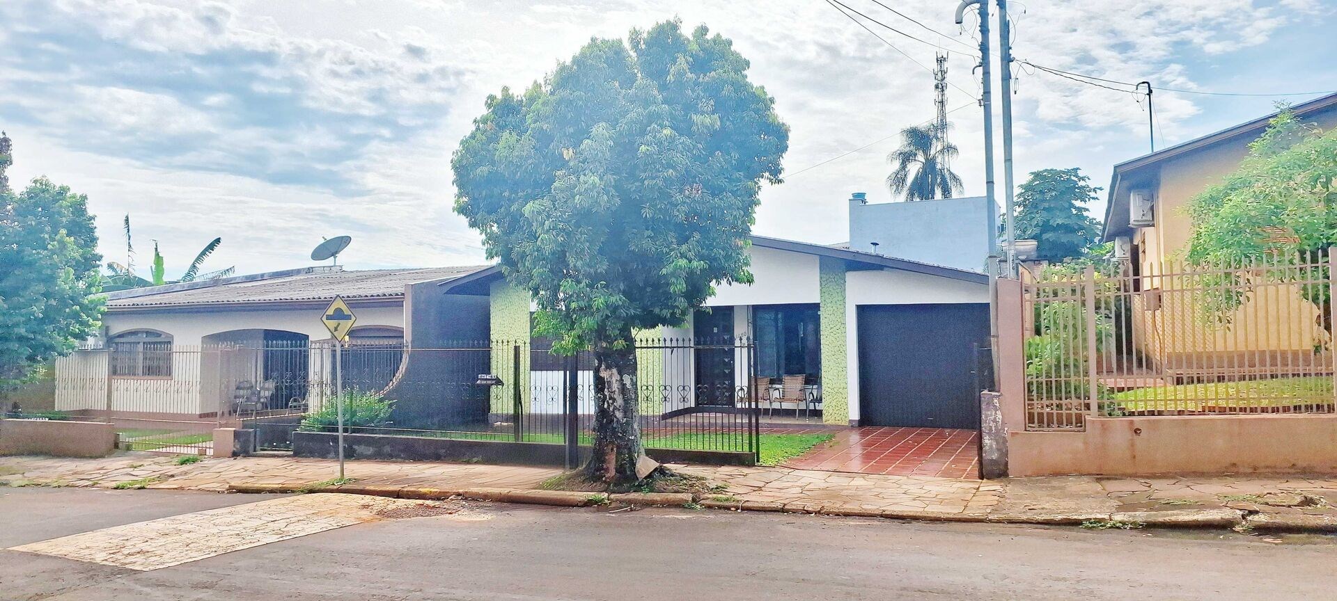 Casa à venda com 3 quartos, 108m² - Foto 2