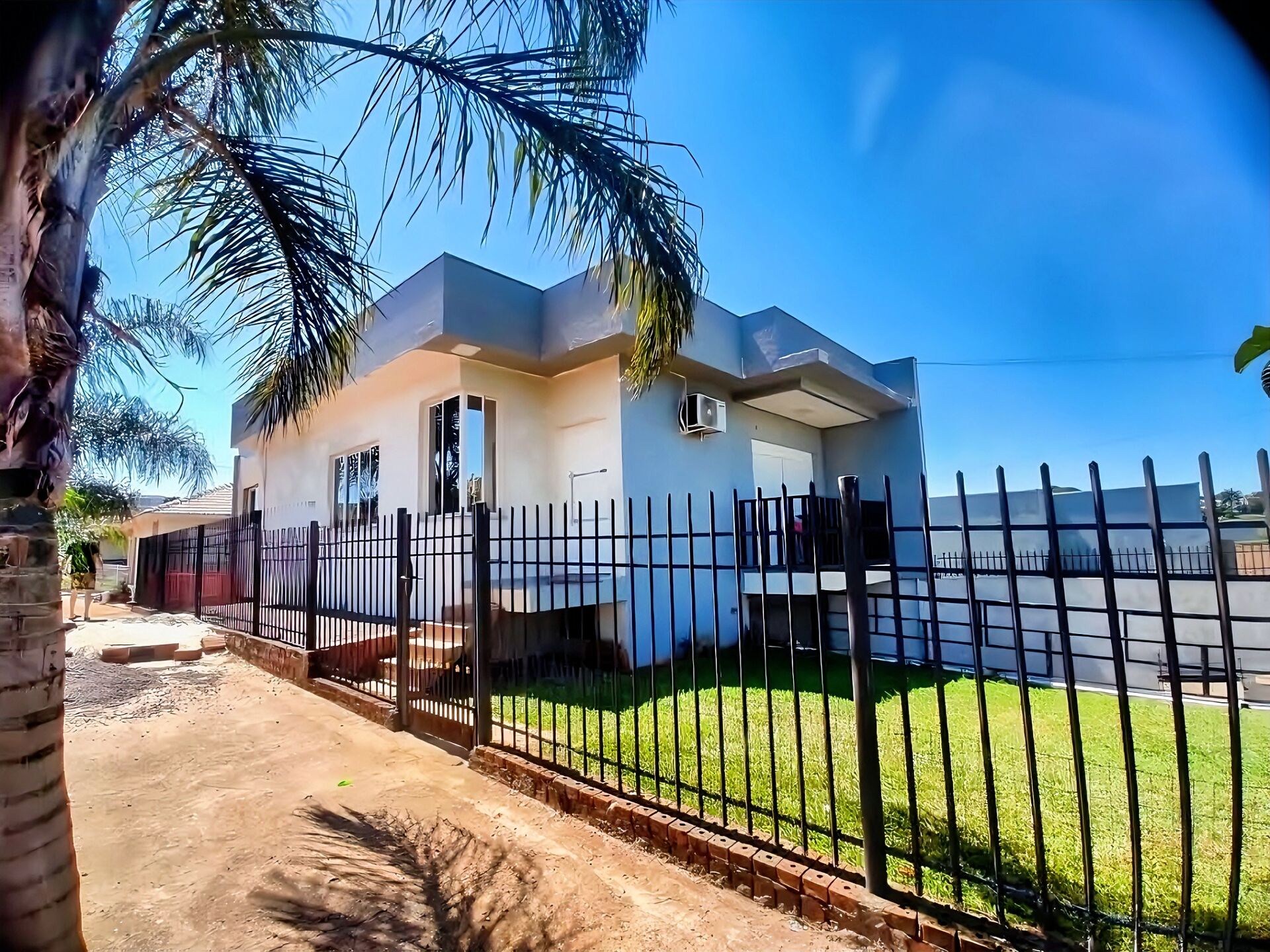 Casa à venda com 1 quarto, 200m² - Foto 2