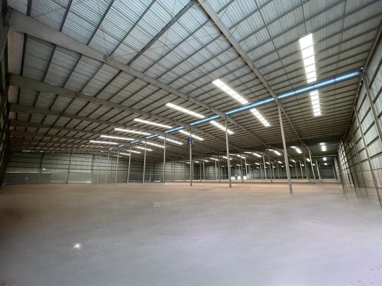 Depósito-Galpão-Armazém para alugar, 33000m² - Foto 1