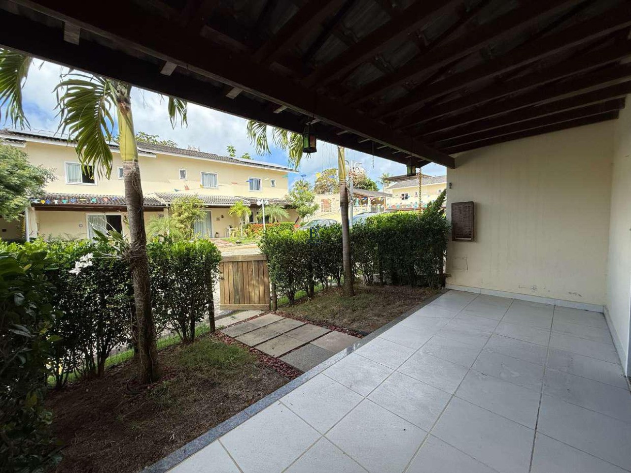 Casa à venda com 2 quartos, 84m² - Foto 1