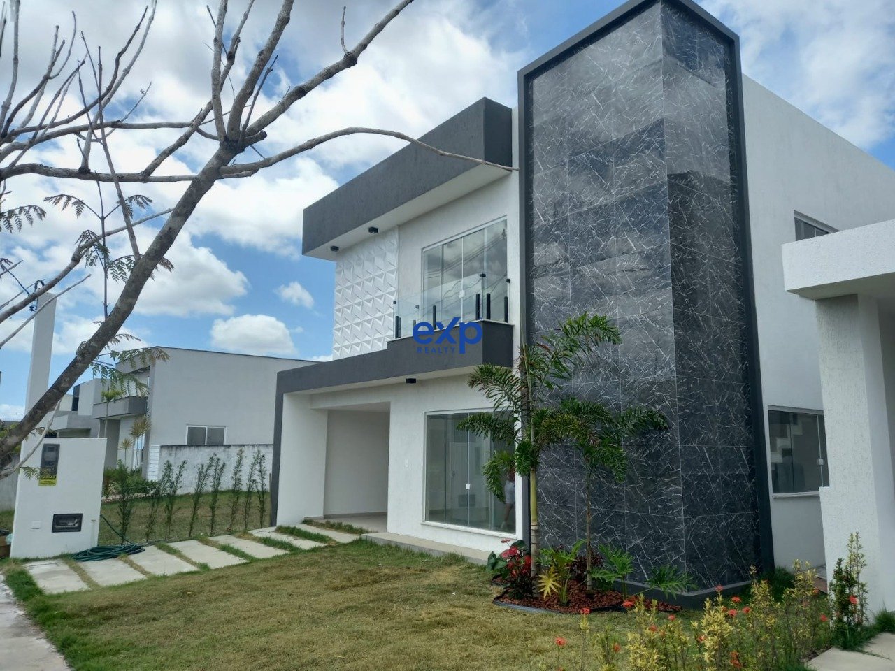 Casa à venda com 4 quartos, 195m² - Foto 1