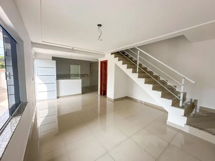 Casa à venda com 2 quartos, 97m² - Foto 2