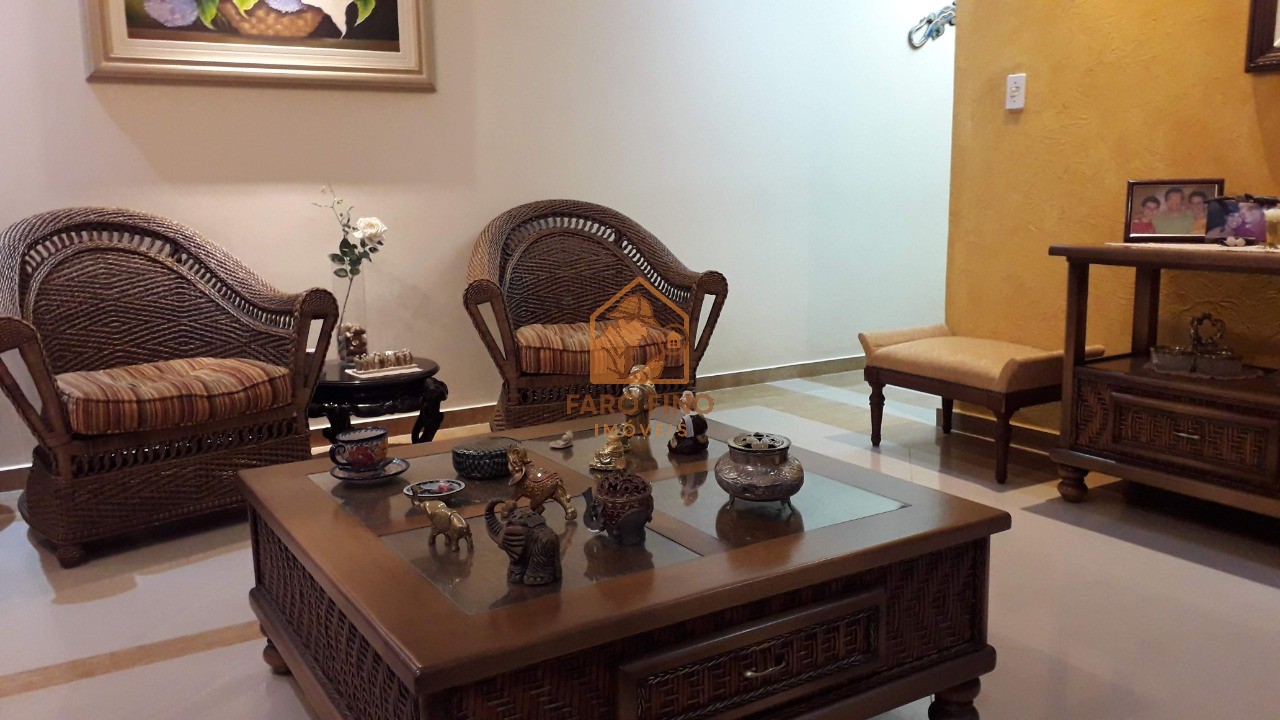 Casa à venda com 4 quartos, 550m² - Foto 2