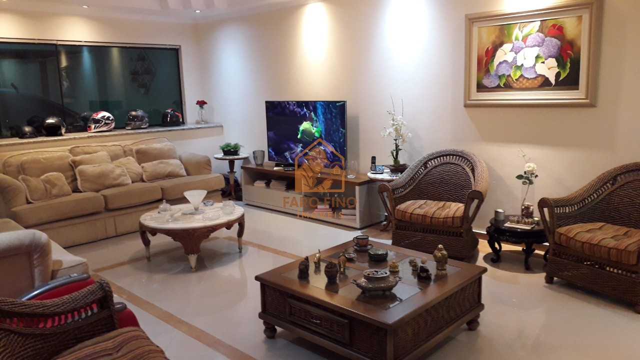 Casa à venda com 4 quartos, 550m² - Foto 1